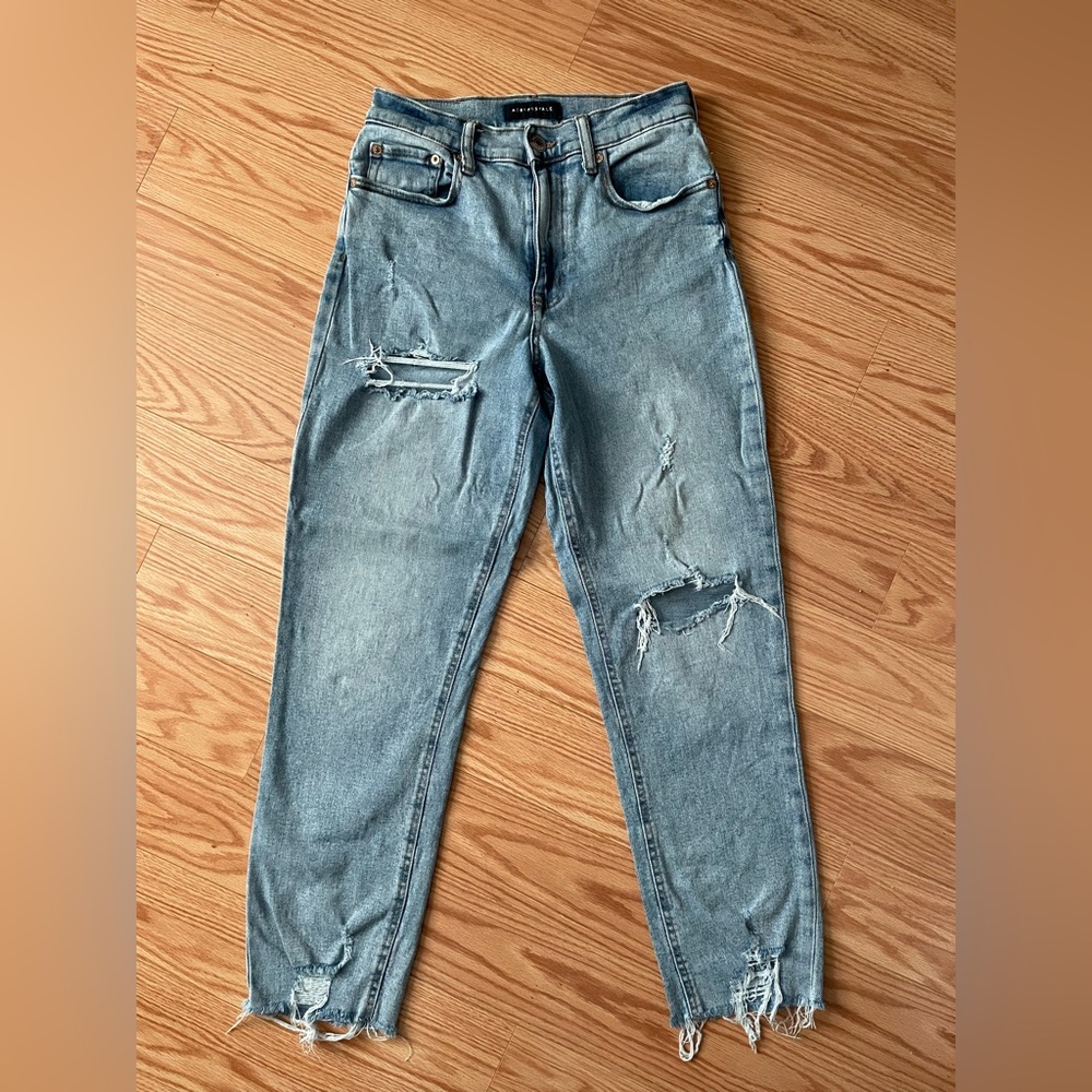 Aero women’s size 4 Reg curvy jeans.  Gently worn.